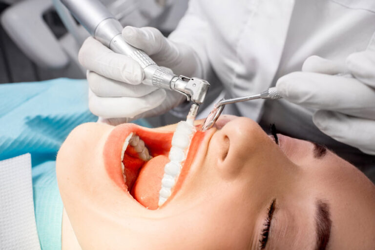 Lee más sobre el artículo Estas son las enfermedades periodontales que debes conocer (y su causa)