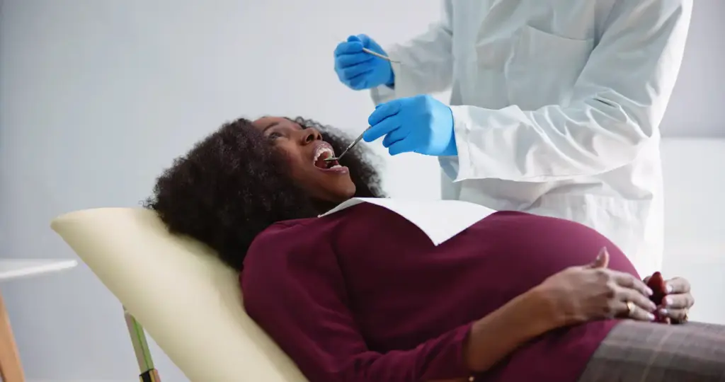 Més informació sobre l'article Quins tractaments no em puc fer al dentista durant l’embaràs?