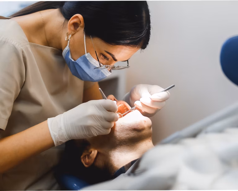 Més informació sobre l'article Tot el que has de saber abans de fer-te una neteja dental