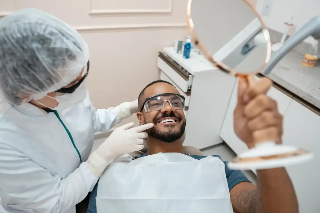 Hombre en el dentista