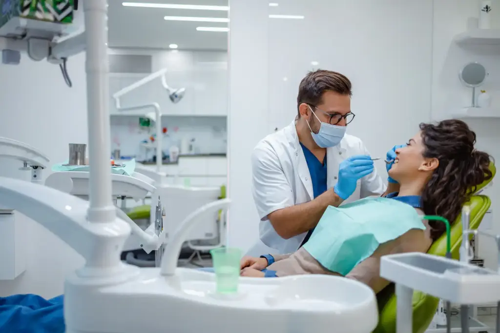 Intervención a mujer en el dentista